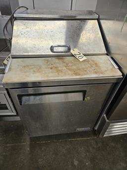 M3 Turbo Air sandwich/salad prep station-DOES NOT WORK