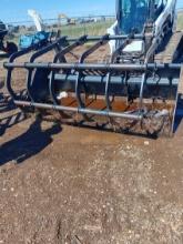 Bobcat skidsteer bucket with Arena 6 tine grapple