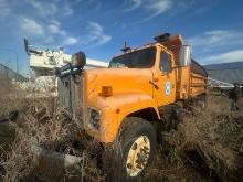 2001 IH dump truck w/spreader VIN 1HTGGAHT42H533