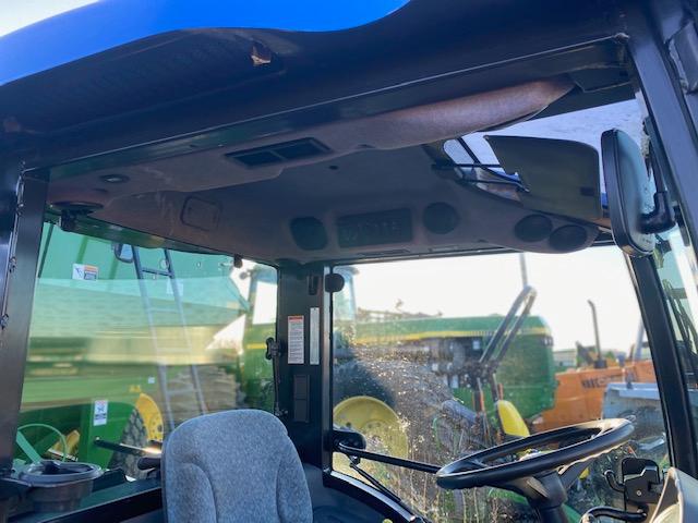 New Holland Boomer 3040 w/ NH 250 T Ldr.
