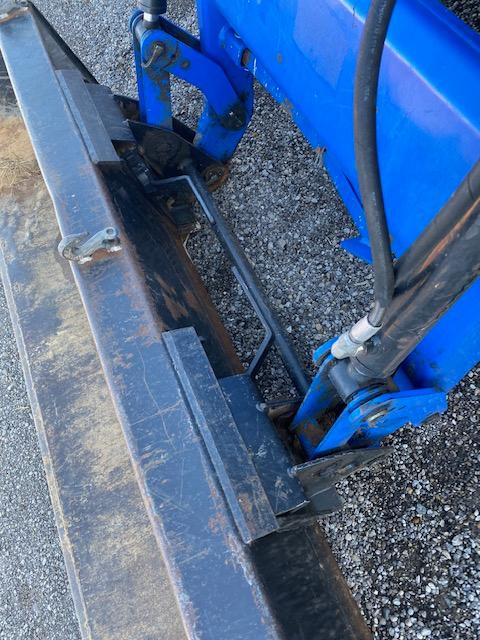 New Holland Boomer 3040 w/ NH 250 T Ldr.