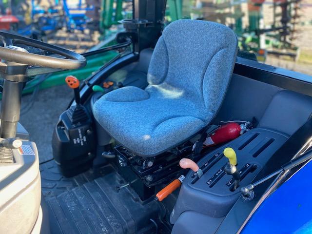 New Holland Boomer 3040 w/ NH 250 T Ldr.
