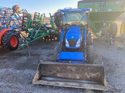 New Holland Boomer 3040 w/ NH 250 T Ldr.
