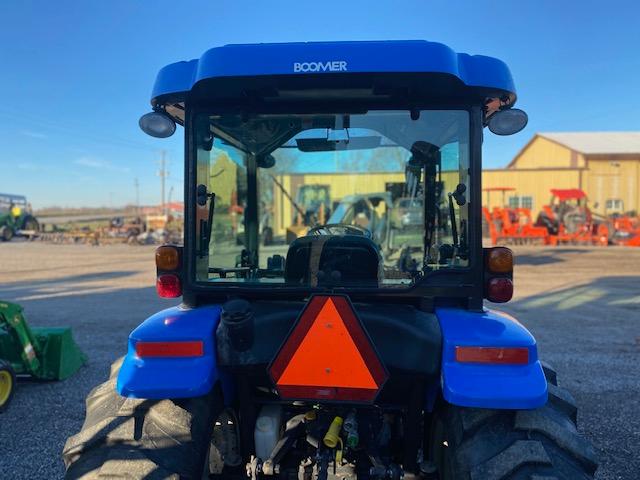 New Holland Boomer 3040 w/ NH 250 T Ldr.