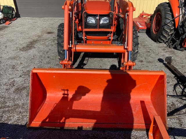 '15 Kubota M7040 SU w/ Kubota LA1153 Loader