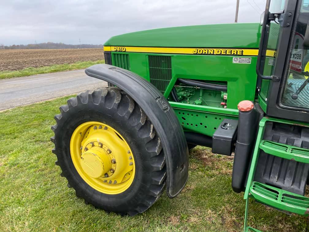 2001 JOHN DEERE 7410