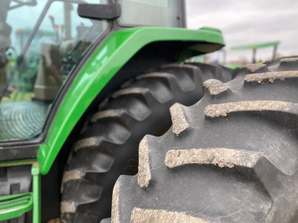 2001 JOHN DEERE 7410