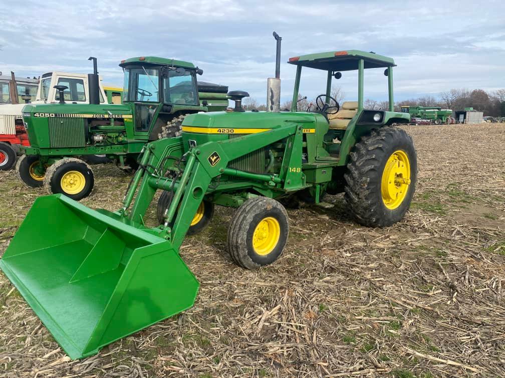 1973 JOHN DEERE 4230 W/ 148 LOADER