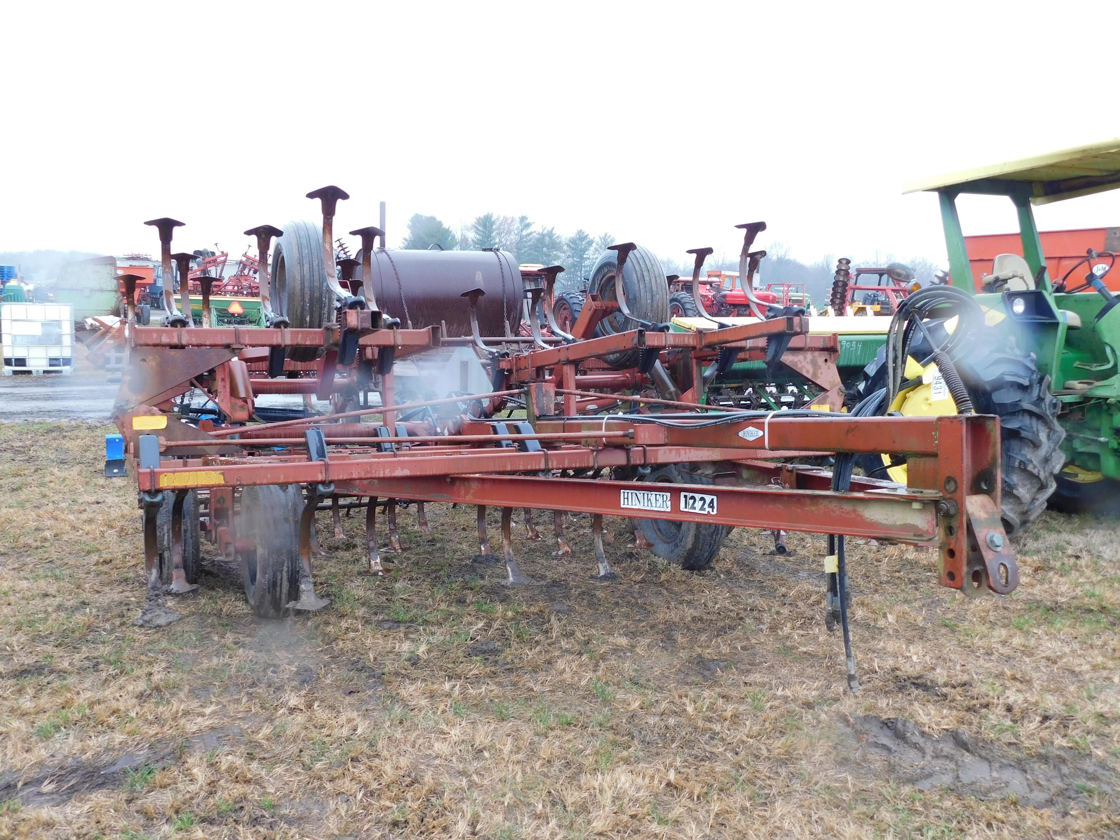 HINIKER 1224 FIELD CULTIVATOR