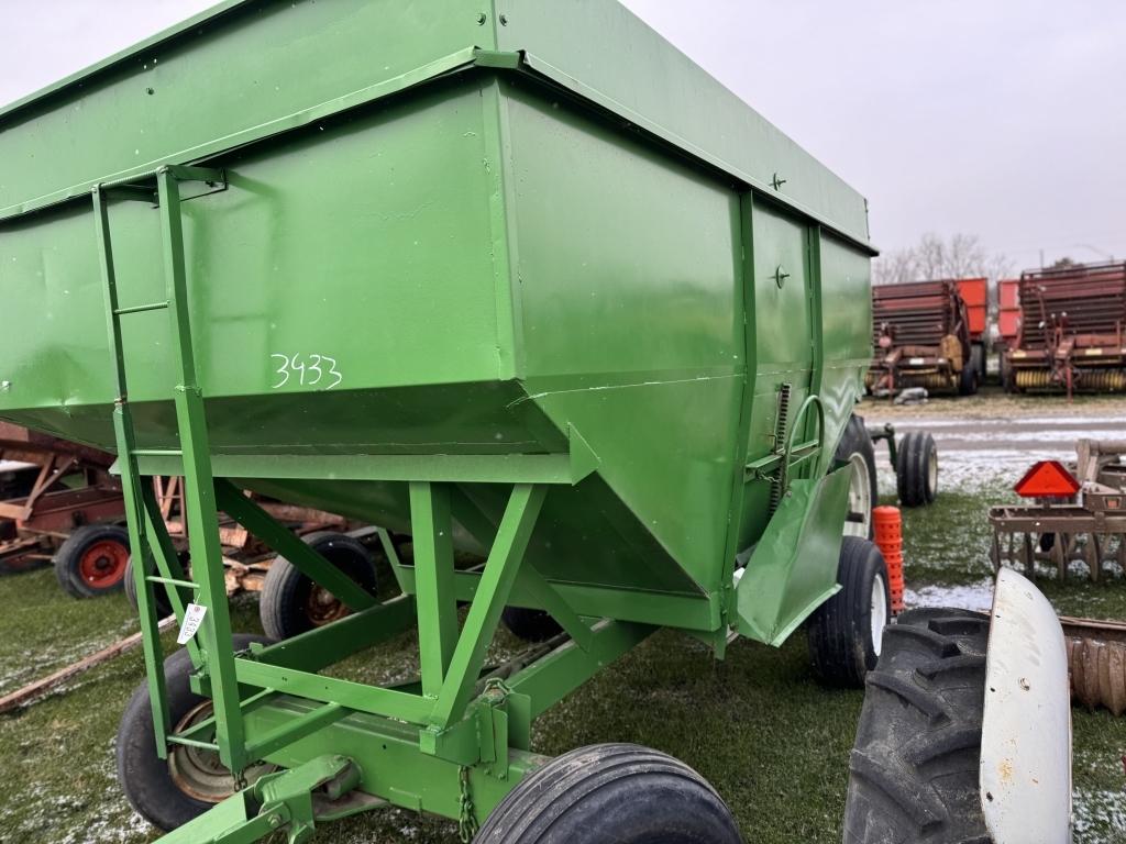 GREEN GRAVITY WAGON WITH 12 TON GEAR