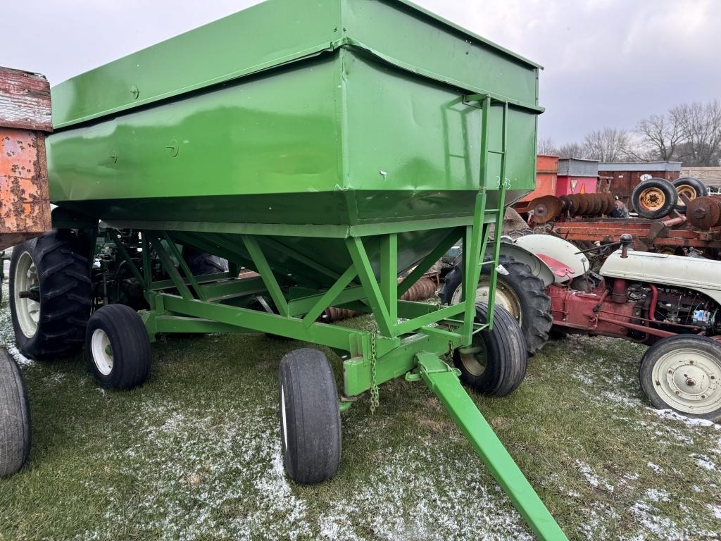 GREEN GRAVITY WAGON WITH 12 TON GEAR