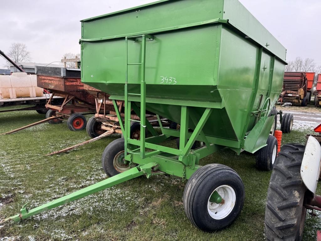 GREEN GRAVITY WAGON WITH 12 TON GEAR