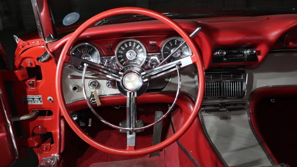 1962 Ford Thunderbird