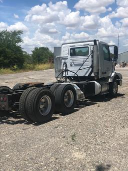 1999 Model Volvo Day cab 60 Ser. Detroit, runs good has wet kit