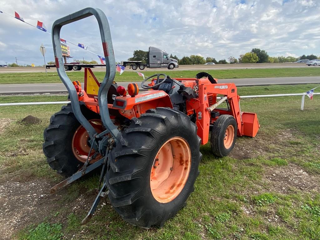 Kubota L4300 2WD diesel, with Power steering 546 hrs. runs & operates with Kubota LB552 Front Attach