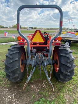 Kubota L4300 2WD diesel, with Power steering 546 hrs. runs & operates with Kubota LB552 Front Attach
