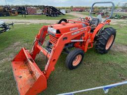 Kubota L4300 2WD diesel, with Power steering 546 hrs. runs & operates with Kubota LB552 Front Attach