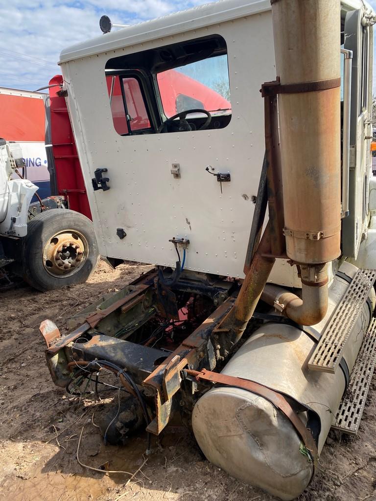1995 International Semi Cab with detroit motor has title vin#SC027492