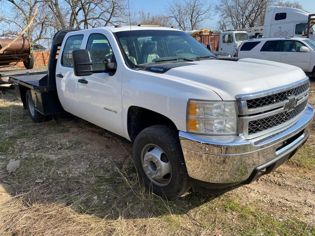 2011 Chevy 3500 Crewcab Flatbed 6.6 duramax 223k runs & drives no issues clean title 14K