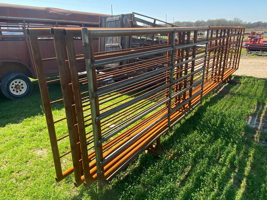 5-24ft.Standing panels, one with gate