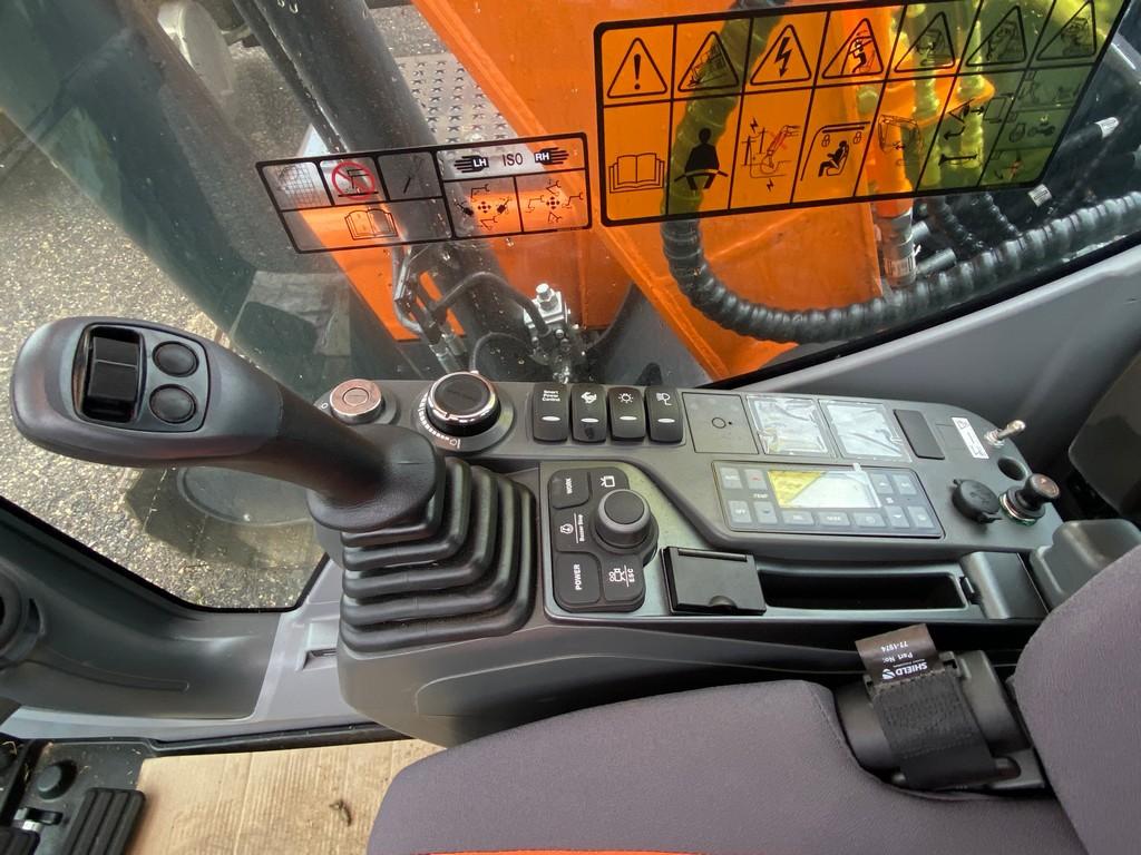 2021 Doosan Model DX140LC-5 31 Hrs, Quick Release Bucket, Aux Hydraulics Perikins Engine Like new