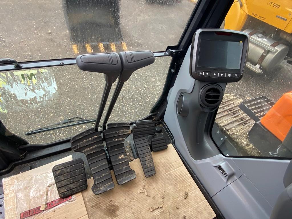 2021 Doosan Model DX140LC-5 31 Hrs, Quick Release Bucket, Aux Hydraulics Perikins Engine Like new
