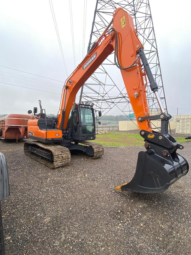 2021 Doosan Model DX140LC-5 31 Hrs, Quick Release Bucket, Aux Hydraulics Perikins Engine Like new