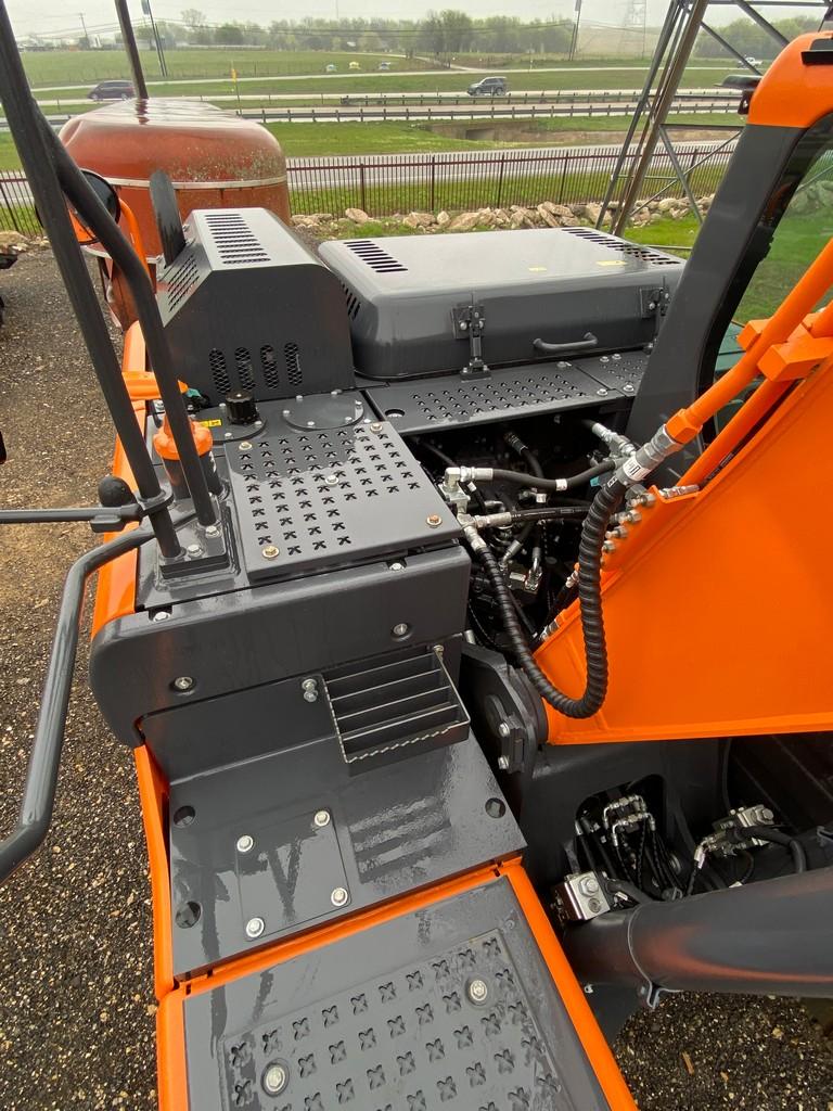 2021 Doosan Model DX140LC-5 31 Hrs, Quick Release Bucket, Aux Hydraulics Perikins Engine Like new