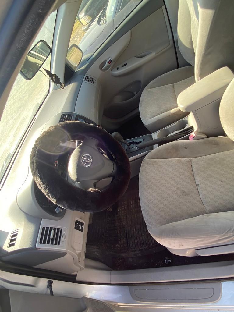 2008 Toyota corolla LE Silver Shows 239k miles runs & drives no title