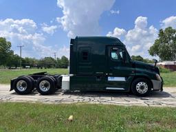 2015 Freightliner Columbia Detroit DD15 10 speed runs and drives clean title 895k miles