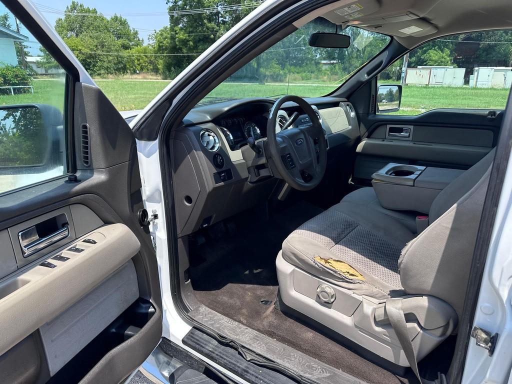 2009 Ford F150 XLT Crew Cab runs and Drives very Good 216 K Clean title 4.6 V8