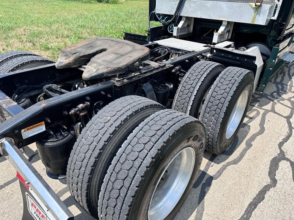 2015 Freightliner Columbia Detroit DD15 10 speed runs and drives clean title 895k miles