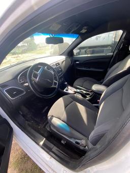 2014 Chrysler 200 New tires, cold ac 184K miles has clean title
