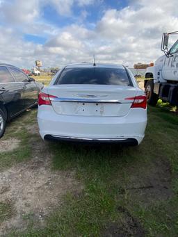 2014 Chrysler 200 New tires, cold ac 184K miles has clean title