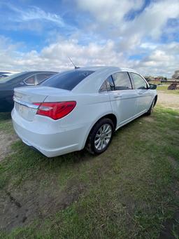 2014 Chrysler 200 New tires, cold ac 184K miles has clean title