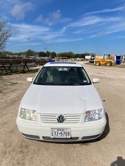 2002 VW Jetta 4 door White Leather sunroof,shows 175K runs & drives, trans issue clean title