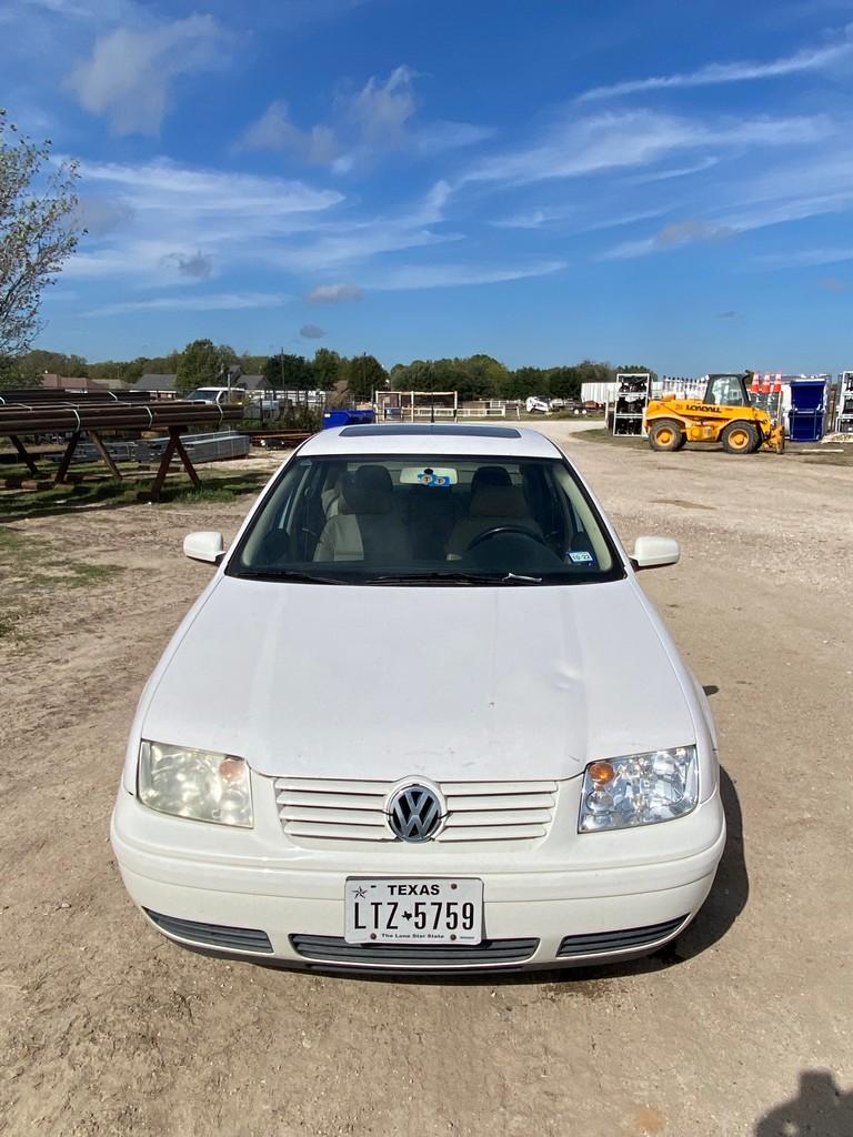 2002 VW Jetta 4 door White Leather sunroof,shows 175K runs & drives, trans issue clean title