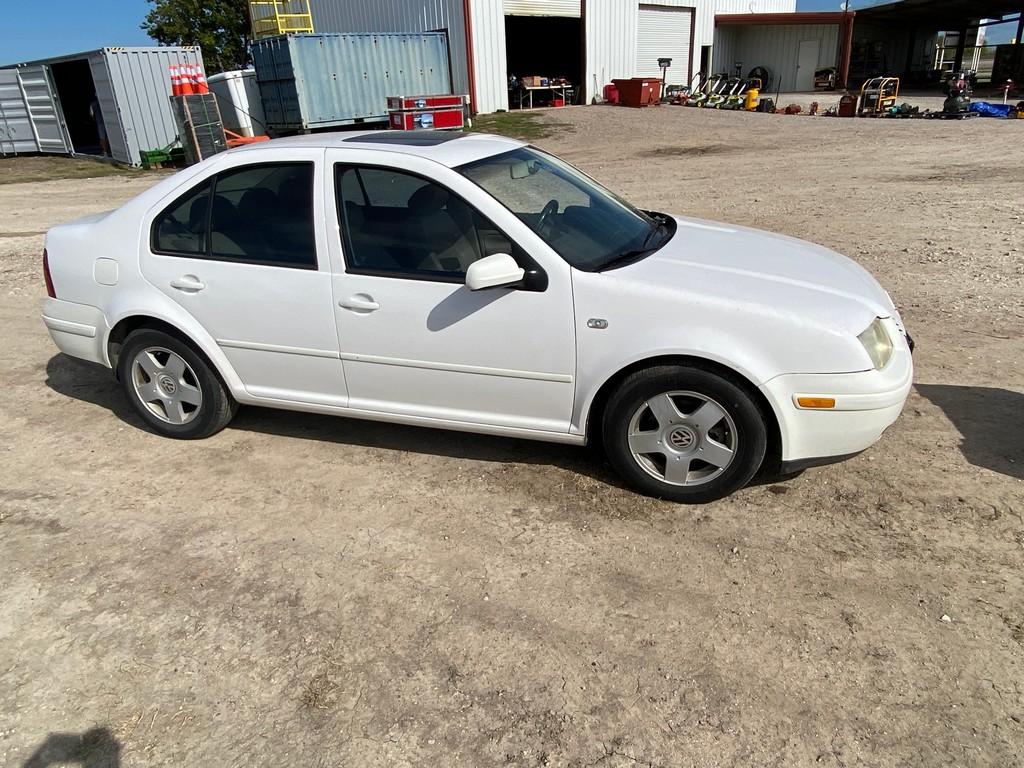 2002 VW Jetta 4 door White Leather sunroof,shows 175K runs & drives, trans issue clean title