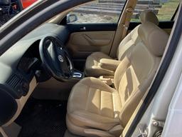 2002 VW Jetta 4 door White Leather sunroof,shows 175K runs & drives, trans issue clean title