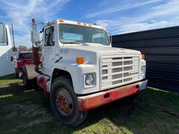 1986 International Day cab 9L V8 5 Speed Trans Runs & drives clean title