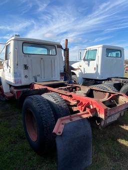 1986 International Day cab 9L V8 5 Speed Trans Runs & drives clean title