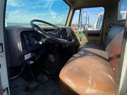 1986 International Day cab 9L V8 5 Speed Trans Runs & drives clean title