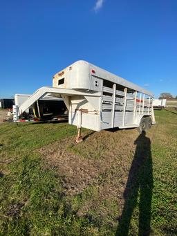 16ft. Gooseneck dual axle Horse trailer no title has registration papers