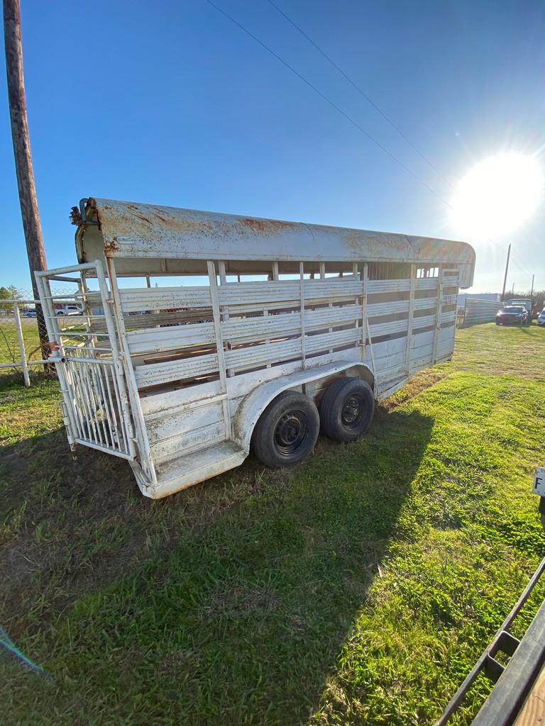 16ft. Gooseneck dual axle Horse trailer no title has registration papers
