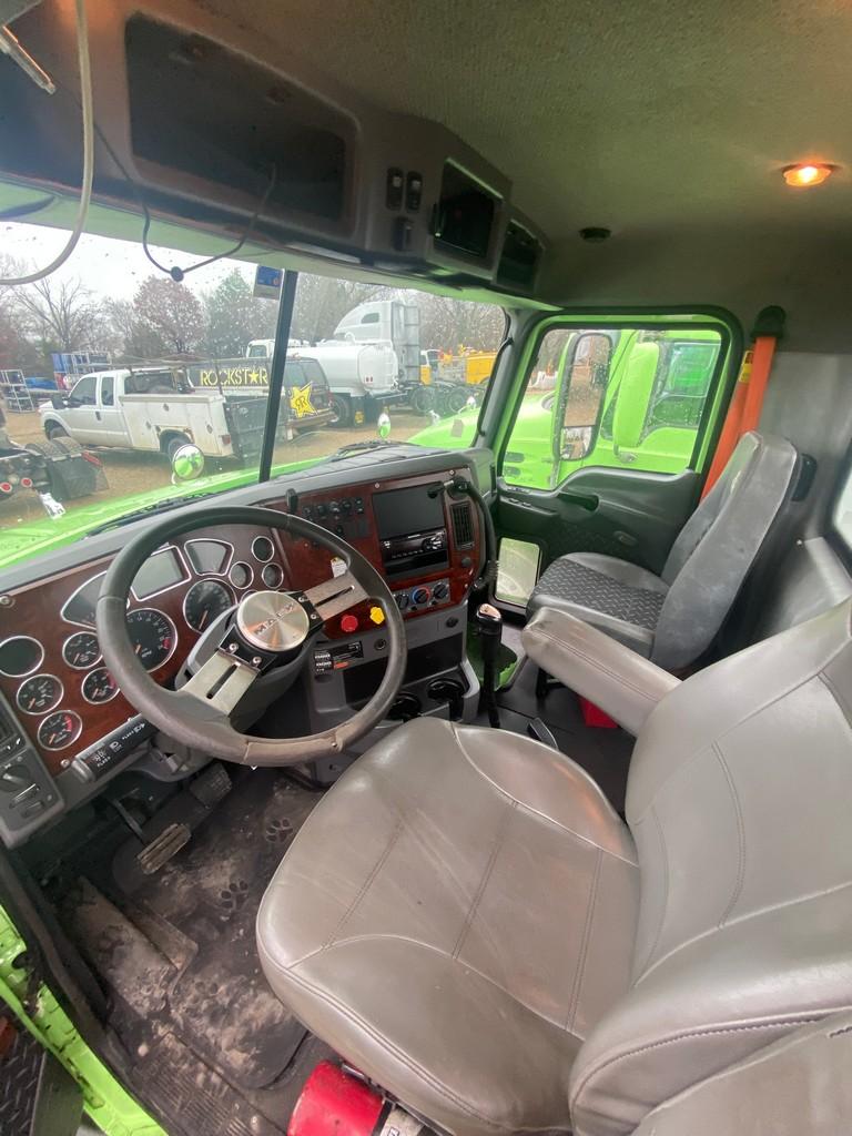 2016  Mack Day Cab 261K 10 Speed Transmission Mack MP8 Motor runs & drives alluminum 22.5 Wheels