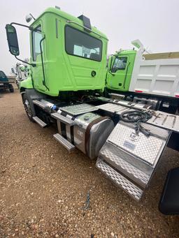 2016  Mack Day Cab 261K 10 Speed Transmission Mack MP8 Motor runs & drives alluminum 22.5 Wheels