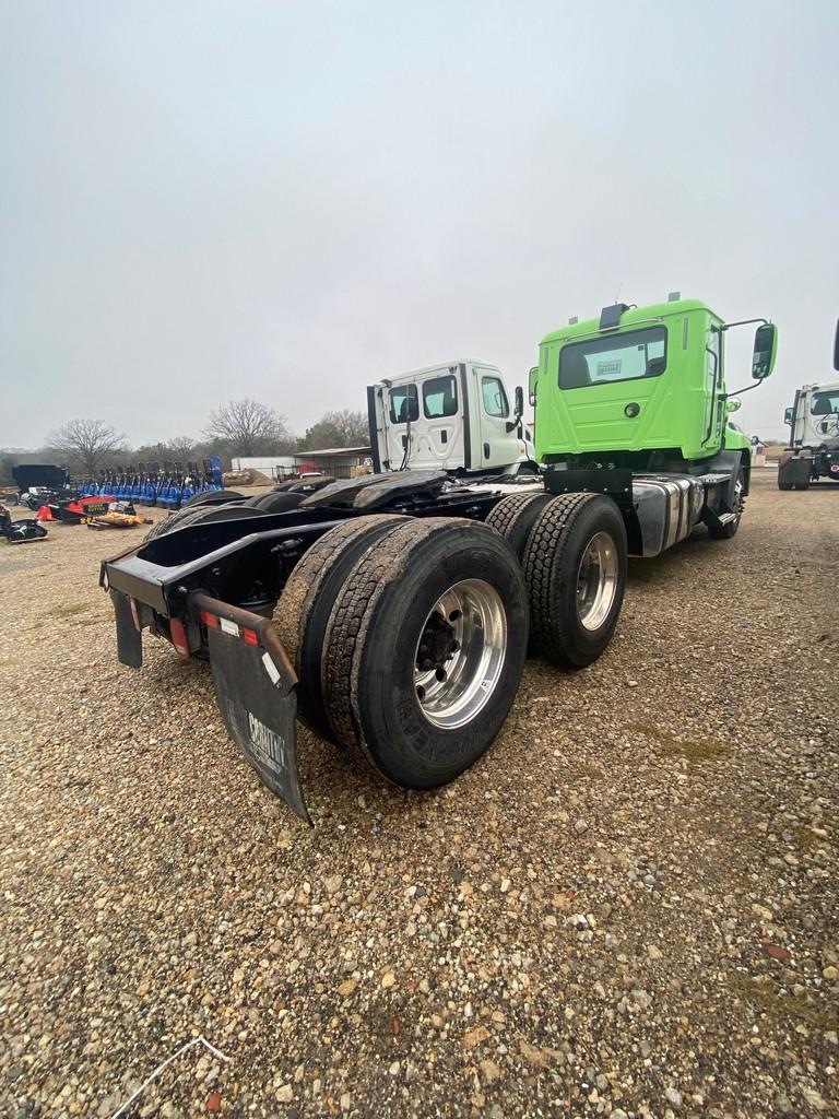 2016  Mack Day Cab 261K 10 Speed Transmission Mack MP8 Motor runs & drives alluminum 22.5 Wheels