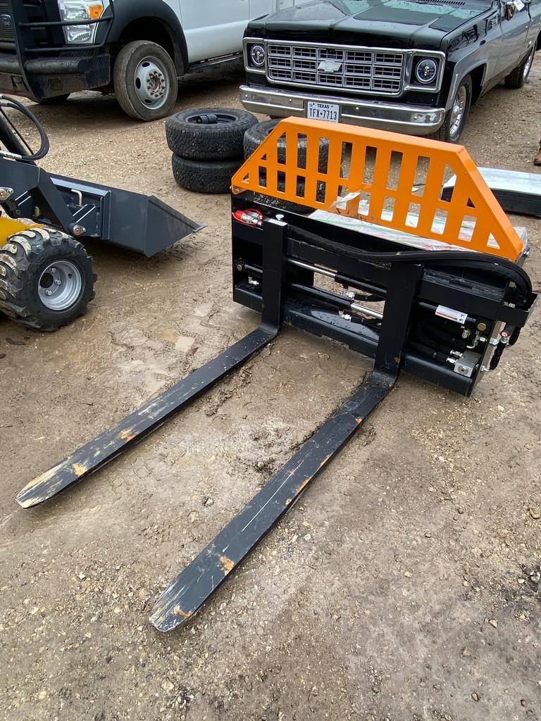 Wolverine 48" Quick attach Hydraulic Pallet Forks