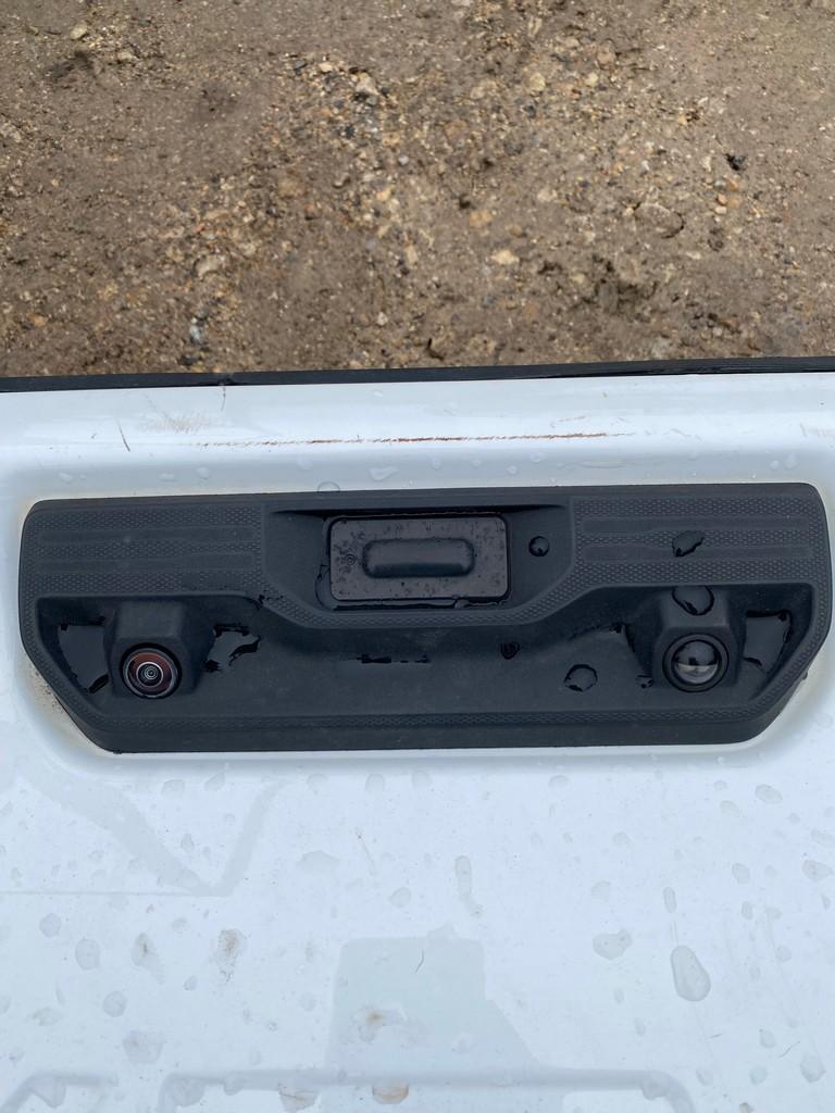 2022 Chevy Silverado Tail gate with reverse Cam