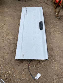 2022 Chevy Silverado Tail gate with reverse Cam